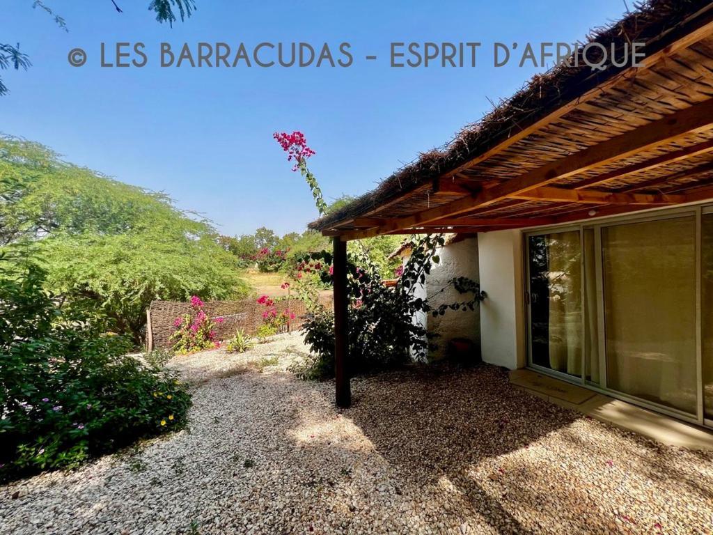 Les Barracudas Sokone Bagian luar foto