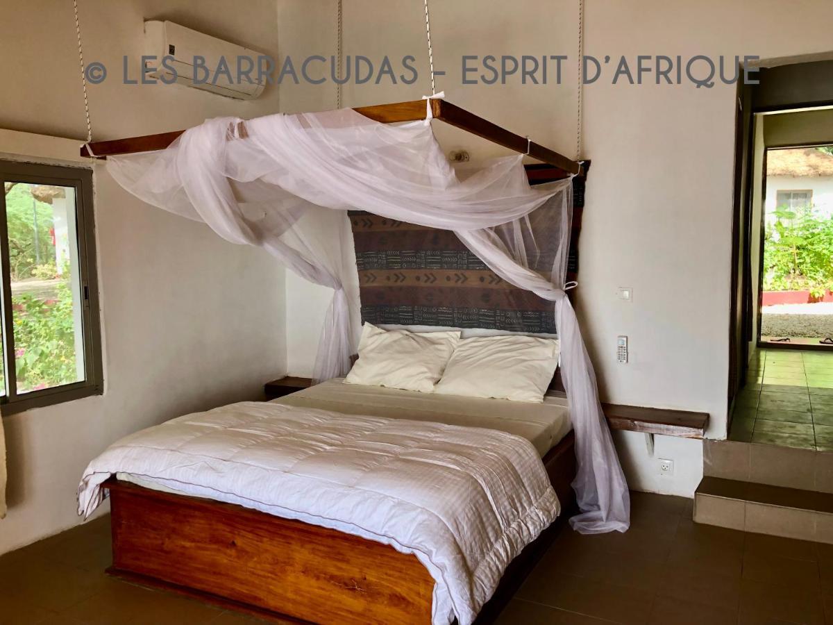 Les Barracudas Sokone Bagian luar foto